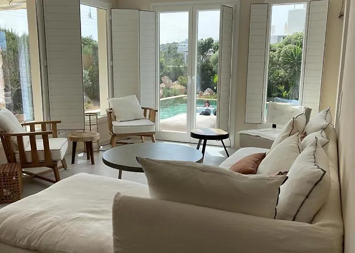 Mikri Santa Maria Beachvilla Pool Paros Βίλα Σάντα Μαρία